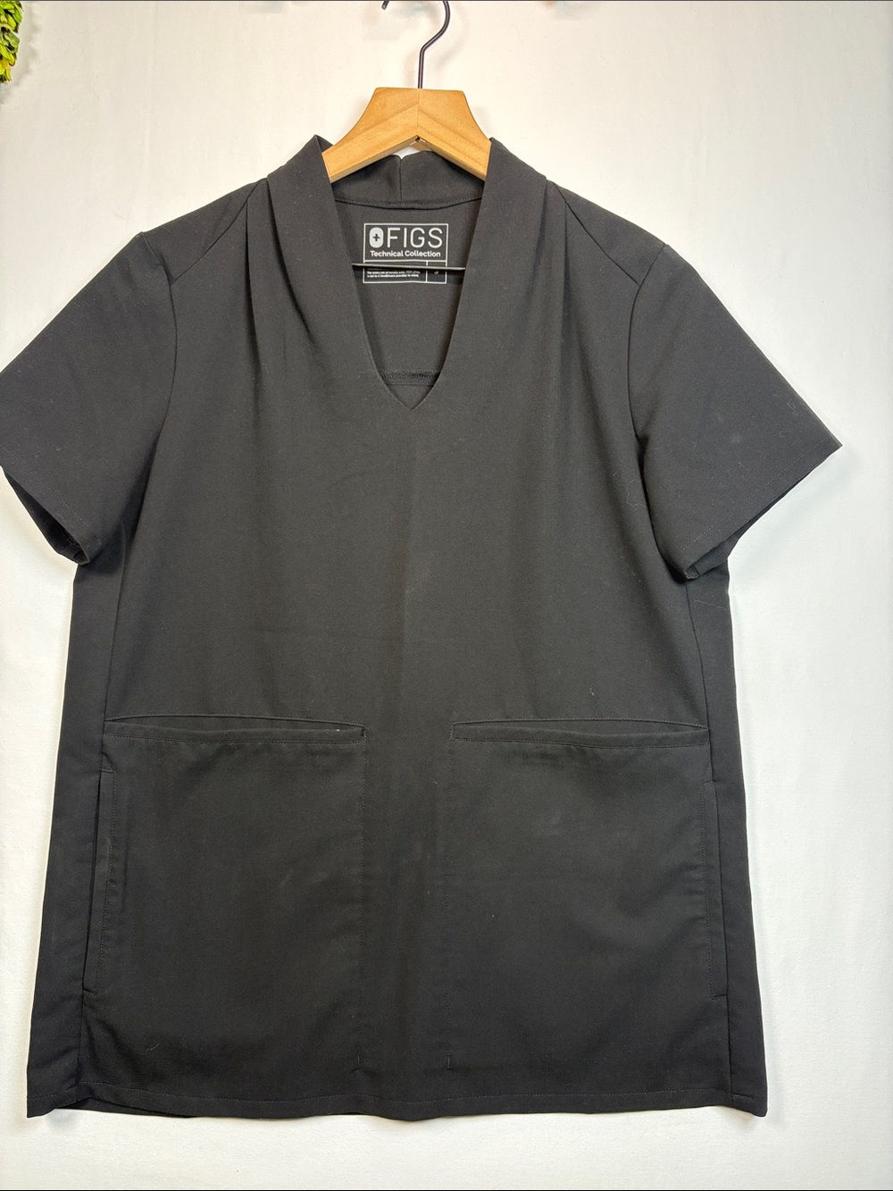 FIGS Banepa Oversize Pockets Women's Scrub Black Top size Small